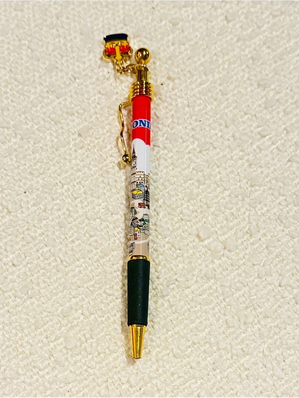 🏙️ London Souvenir Pen & Keychain Gift Set